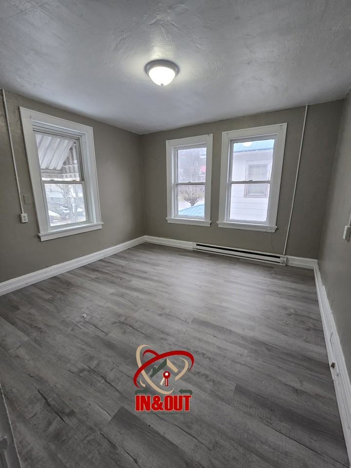 325 1/2 Frederick St #1-2 - Photo 5 of 7