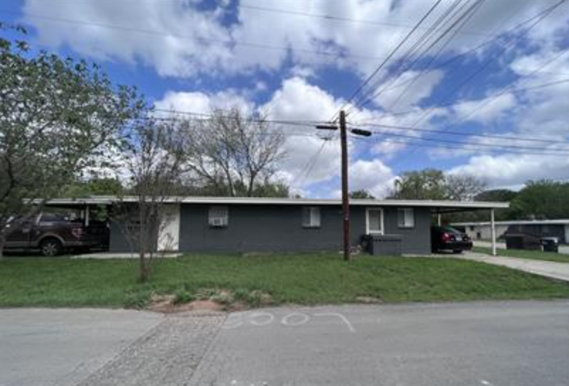 Hackberry Duplxes - 1009-B #1009B - Photo 2 of 14