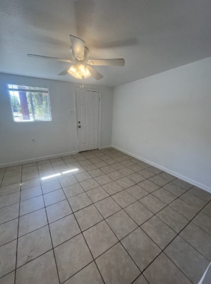 Hackberry Duplxes - 1009-B #1009B - Photo 3 of 14