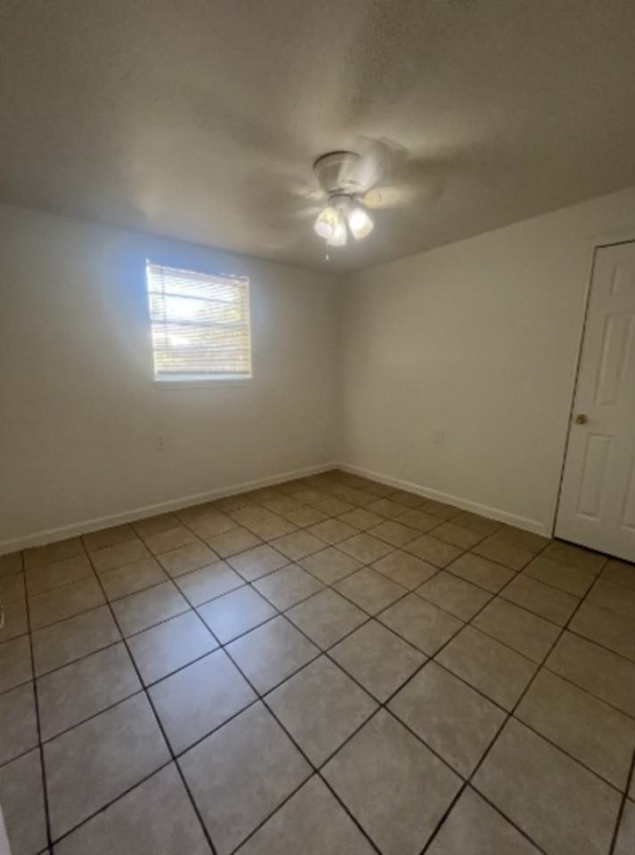 Hackberry Duplxes - 1009-B #1009B - Photo 5 of 14