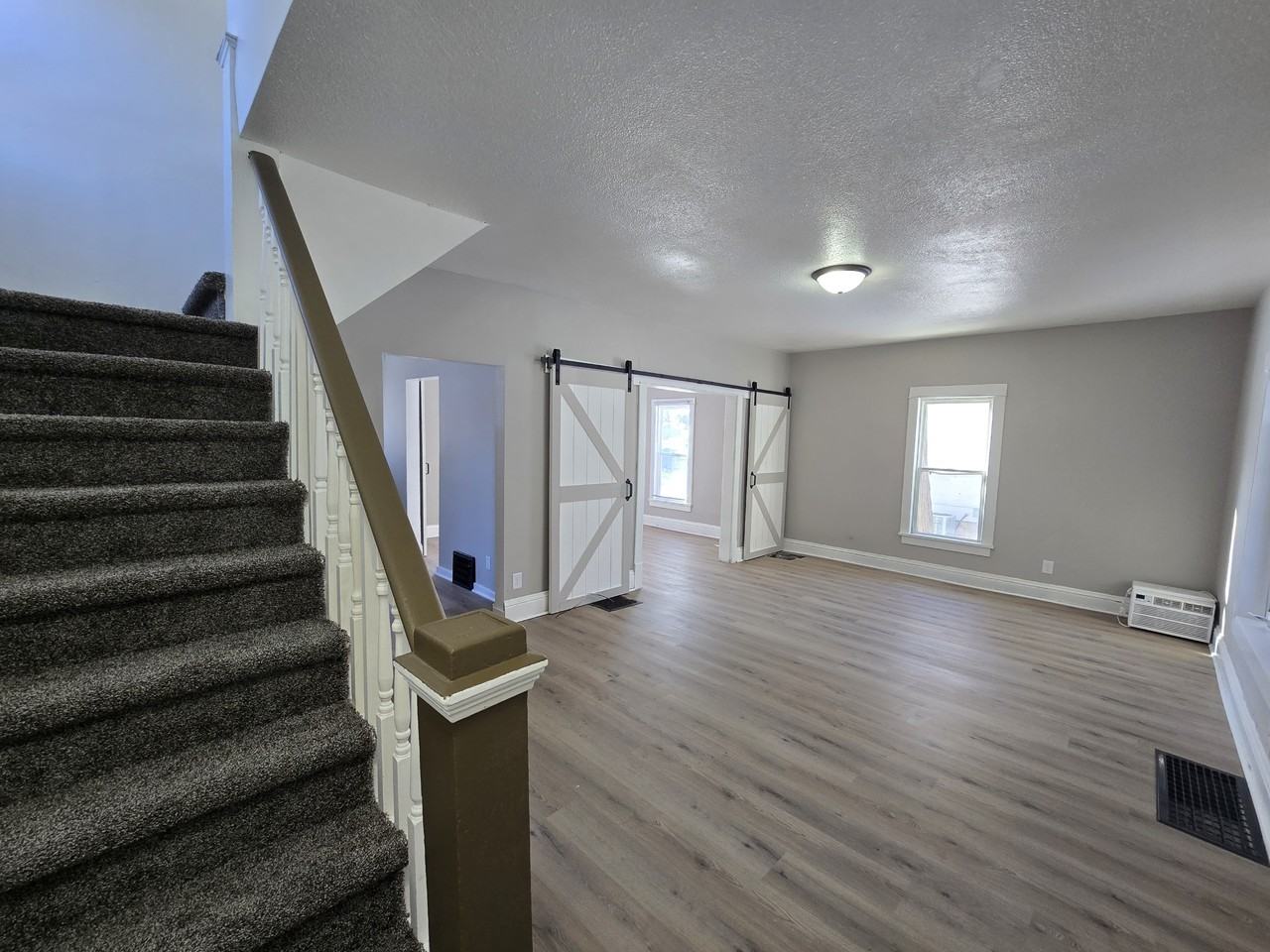 827 Dawson St #1 - Photo 3 of 28