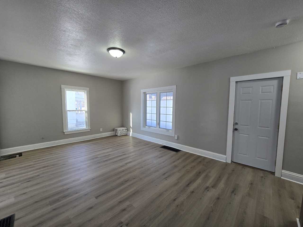 827 Dawson St #1 - Photo 4 of 28