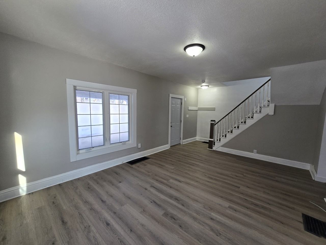 827 Dawson St #1 - Photo 5 of 28