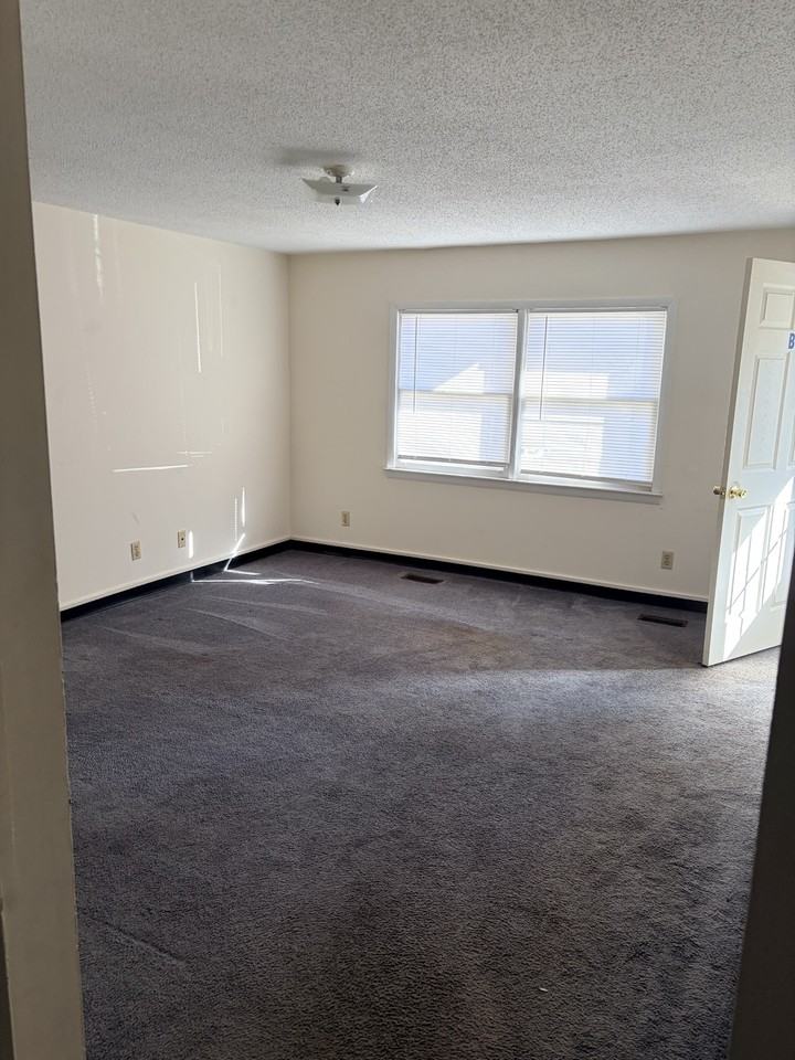 486 Greenville Hwy #B2 - Photo 2 of 5