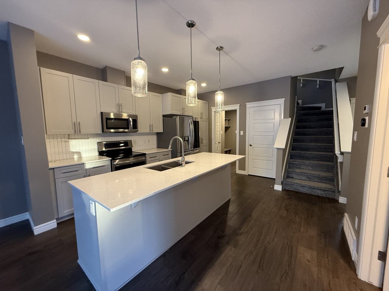 32 Juneau Way, St. Albert, Alberta, Canada, T8N 7V7 - Photo 2 of 24