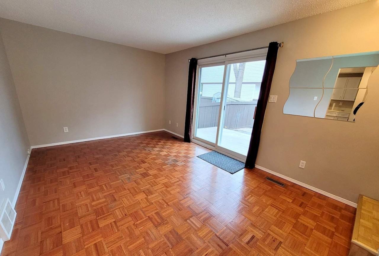 2619 135 Avenue Northwest, Edmonton, Alberta, Canada, T5A 3S3 - Photo 2 of 19