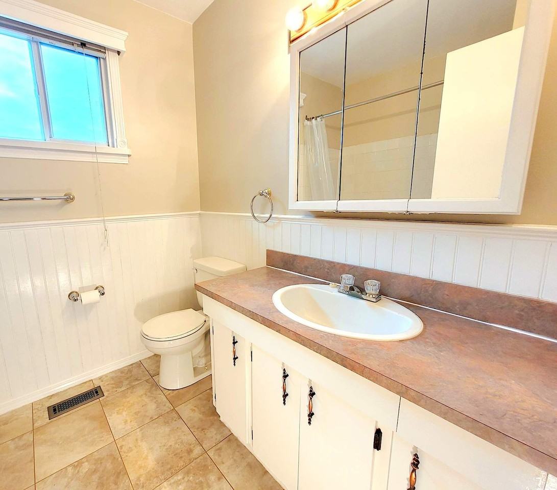 2619 135 Avenue Northwest, Edmonton, Alberta, Canada, T5A 3S3 - Photo 4 of 19