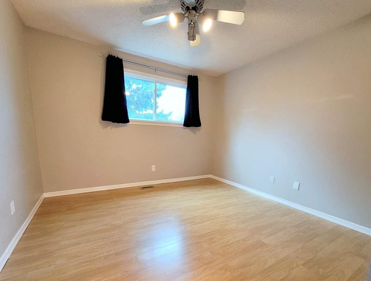 2619 135 Avenue Northwest, Edmonton, Alberta, Canada, T5A 3S3 - Photo 6 of 19