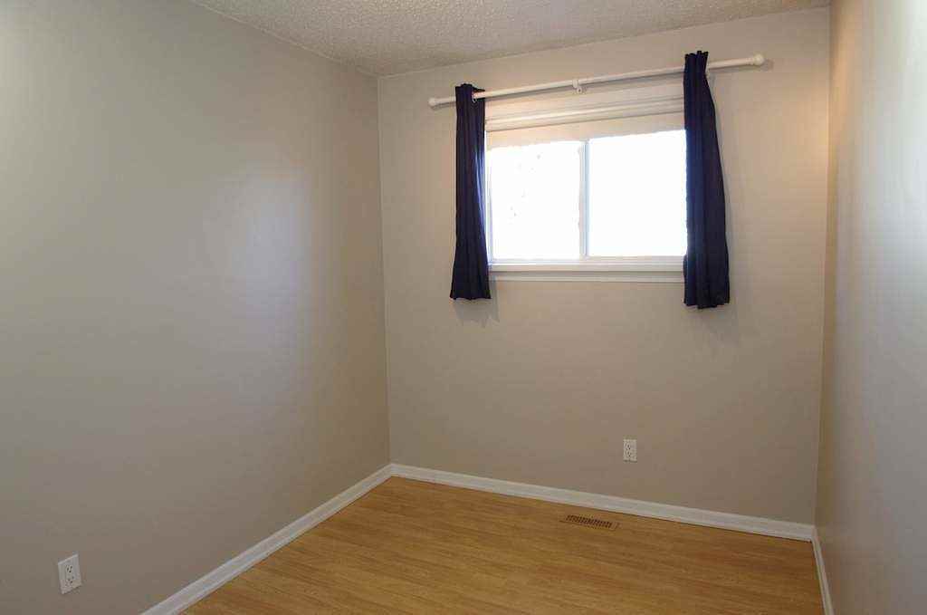 2619 135 Avenue Northwest, Edmonton, Alberta, Canada, T5A 3S3 - Photo 7 of 19