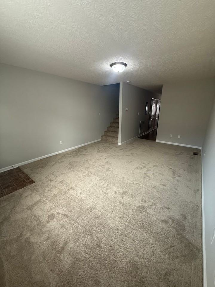 348 Upper Stone Ave - Photo 3 of 16