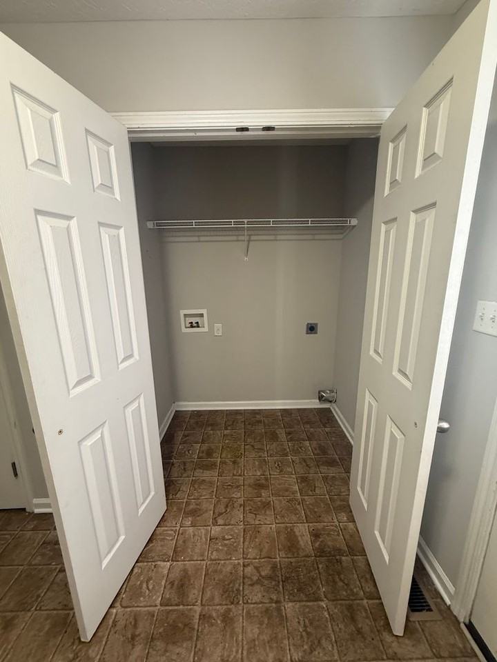 348 Upper Stone Ave - Photo 7 of 16