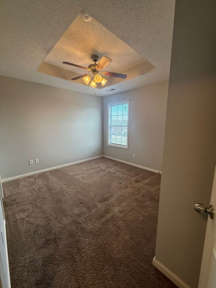 362 Upper Stone Ave - Photo 7 of 13