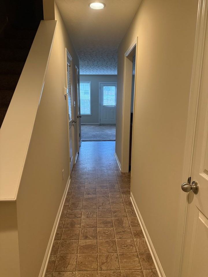 407 Upper Stone Ave - Photo 2 of 22