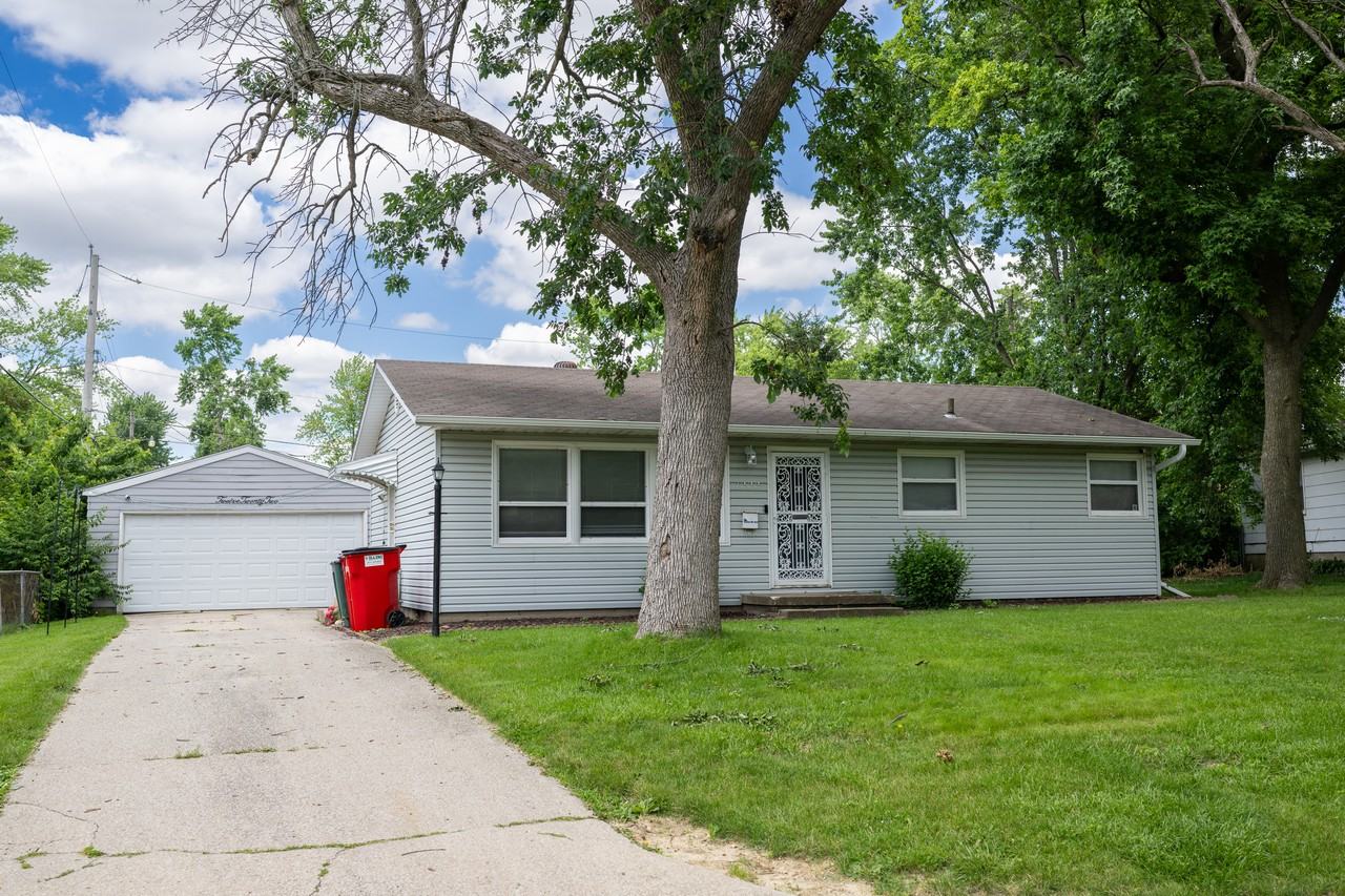 1222 Thomas Dr #1 - Photo 4 of 30