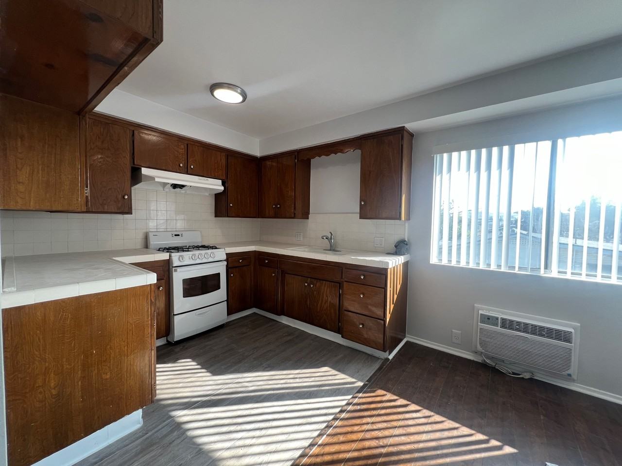 411 N Chapel Ave #I - Photo 2 of 9