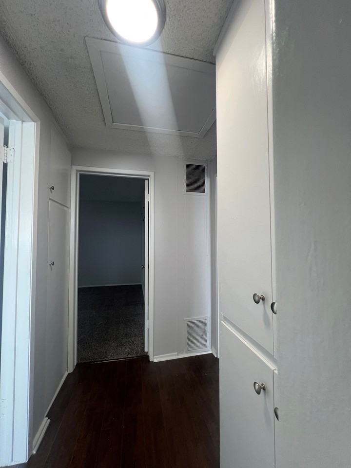 411 N Chapel Ave #I - Photo 6 of 9