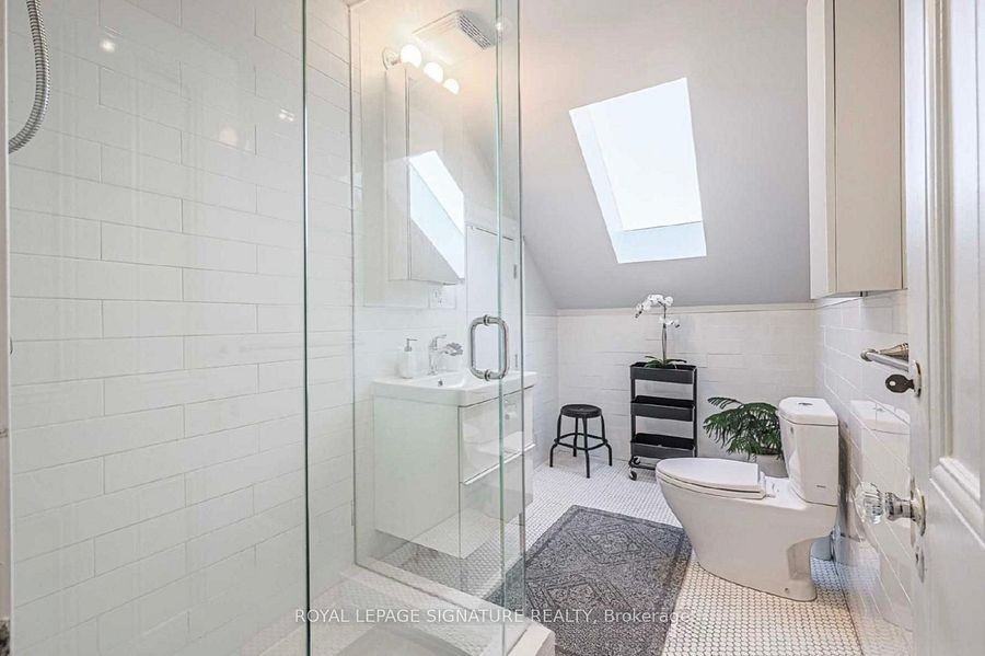 553 Euclid Avenue - Photo 5 of 9