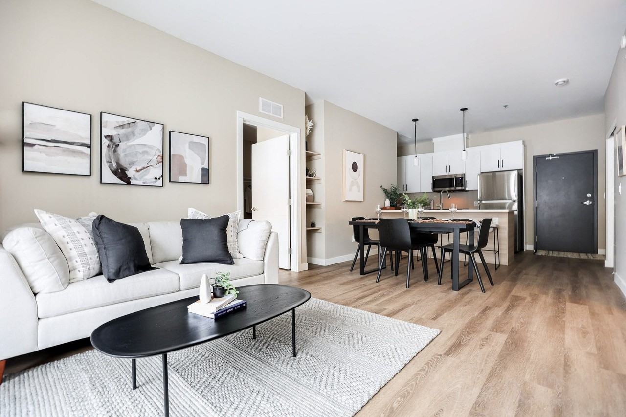 Sol at Aurora - Photo 7 of 43