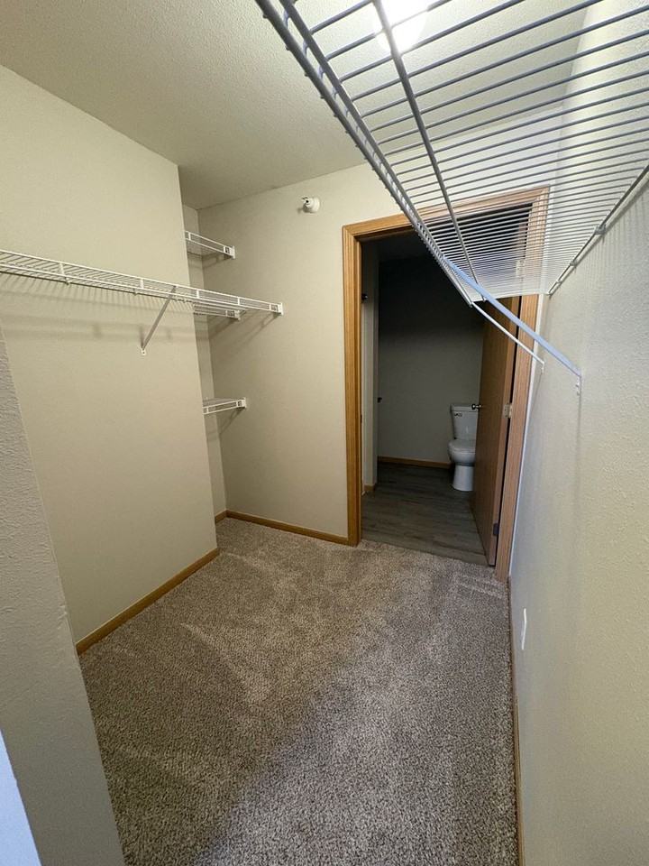 Eagle Pointe (2550 Voyageur) - Photo 7 of 22