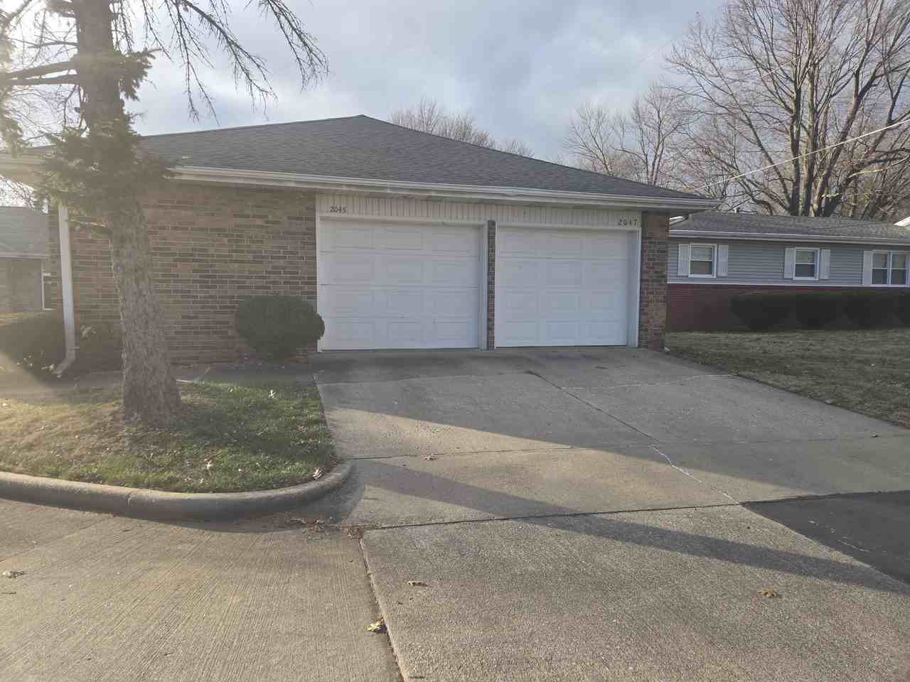 2045 S Kentwood Ave #1 - Photo 2 of 9