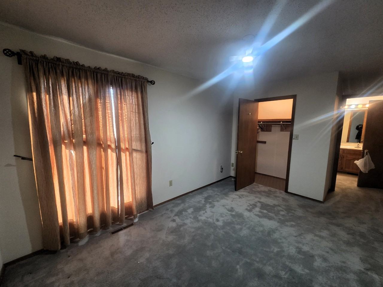 2045 S Kentwood Ave #1 - Photo 4 of 9