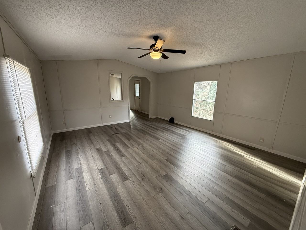 207 Jasmine Ln - Photo 2 of 8