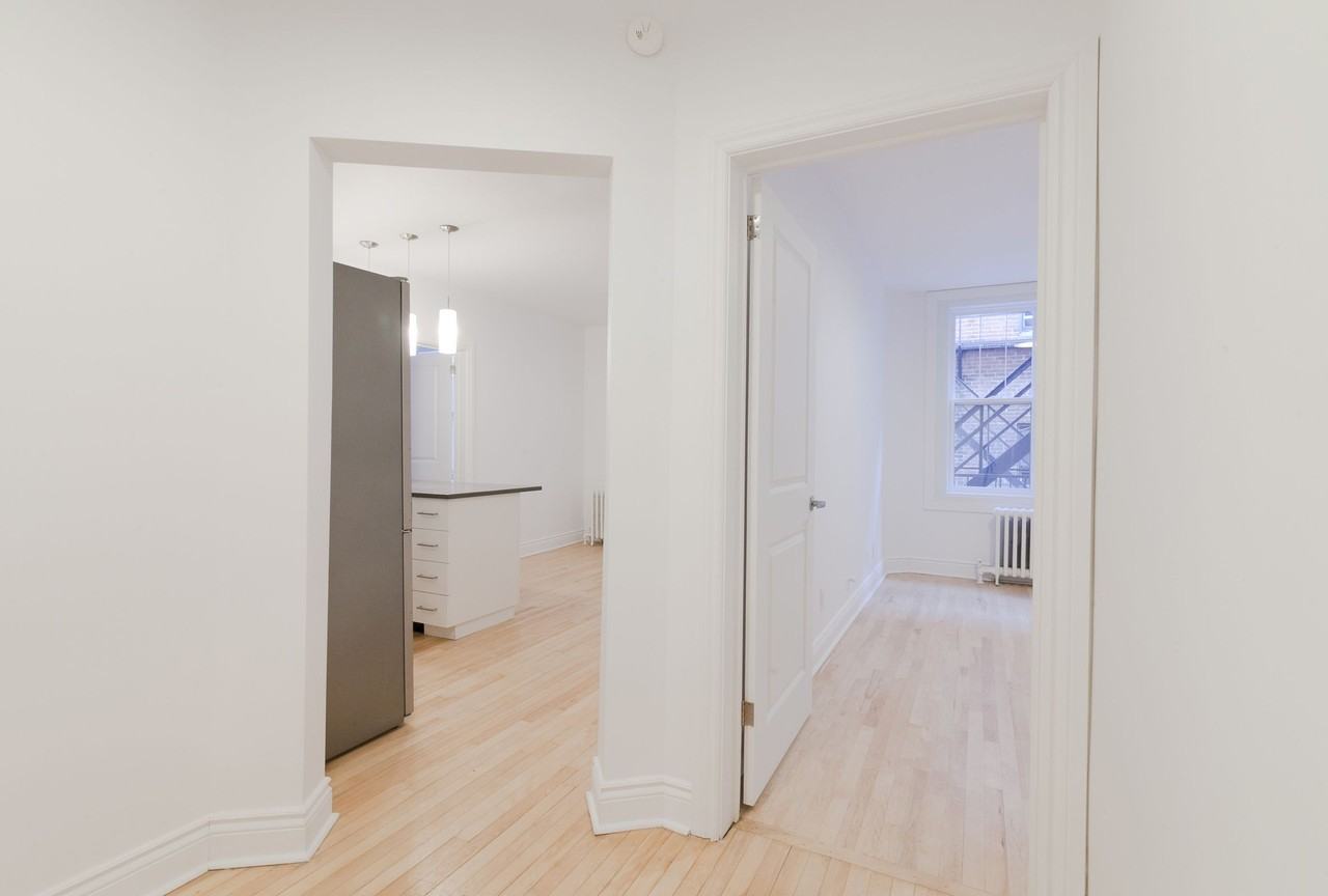 3710-3730 Queen Mary - Photo 4 of 12