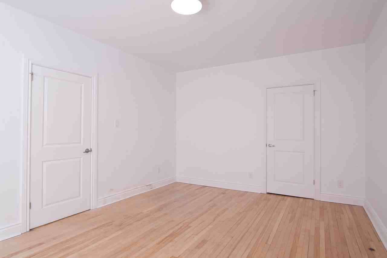 3710-3730 Queen Mary - Photo 5 of 12