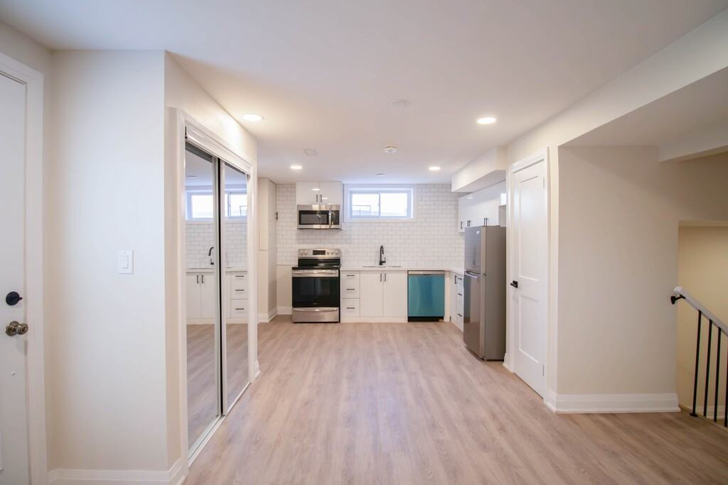 184 Bradley Ave - Photo 3 of 32