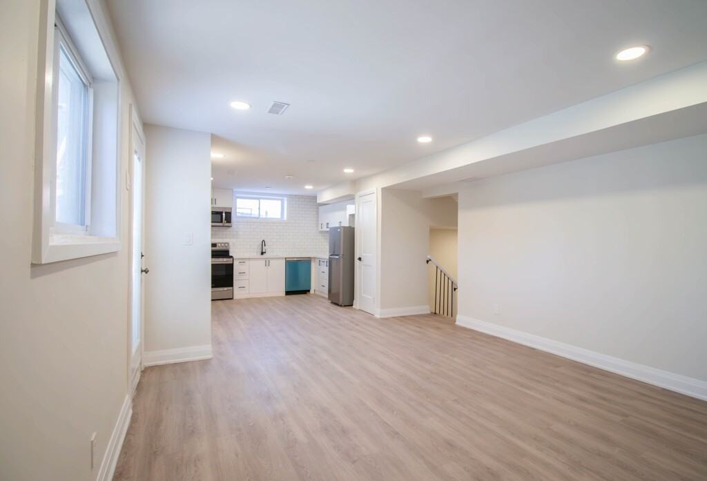 184 Bradley Ave - Photo 5 of 32