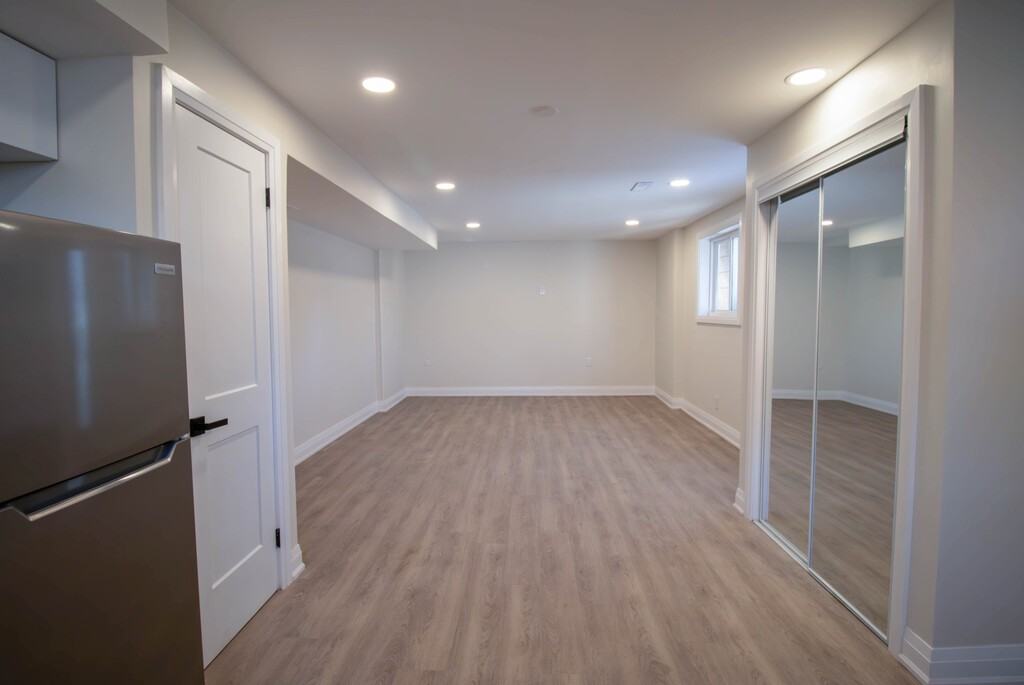 184 Bradley Ave - Photo 6 of 32