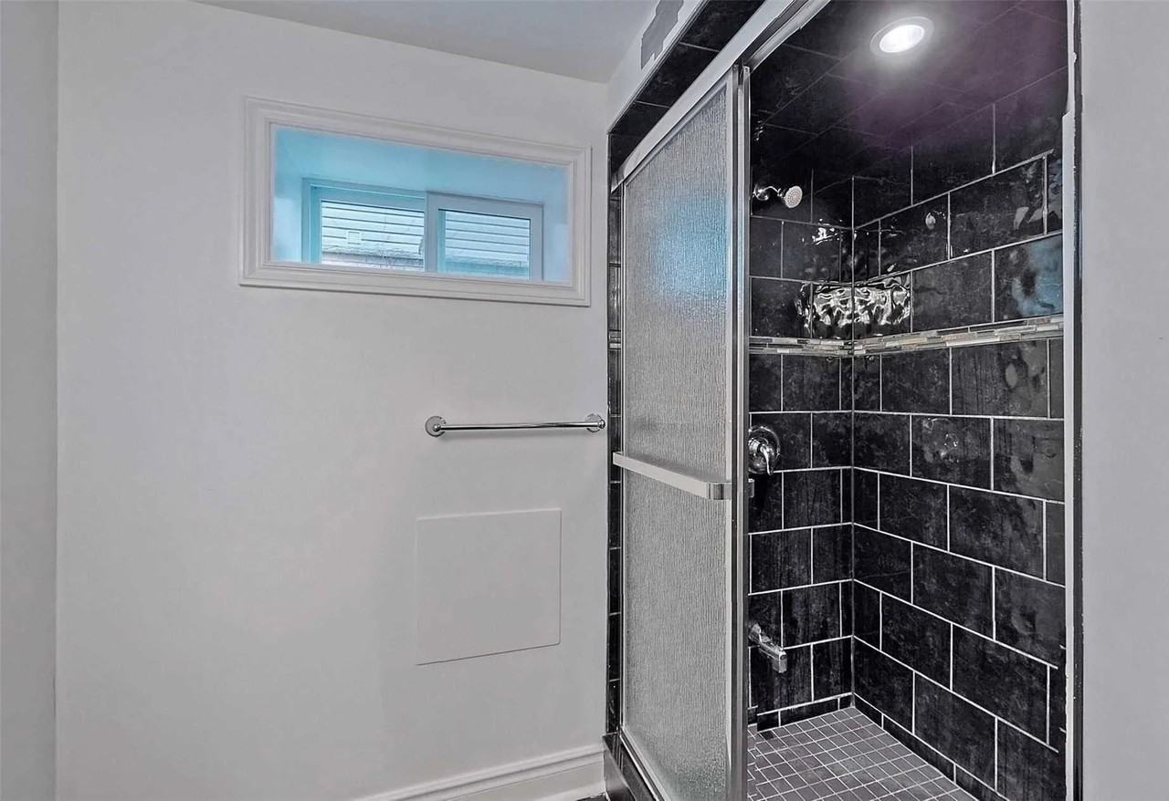 21 Sandringham Dr - Photo 6 of 13