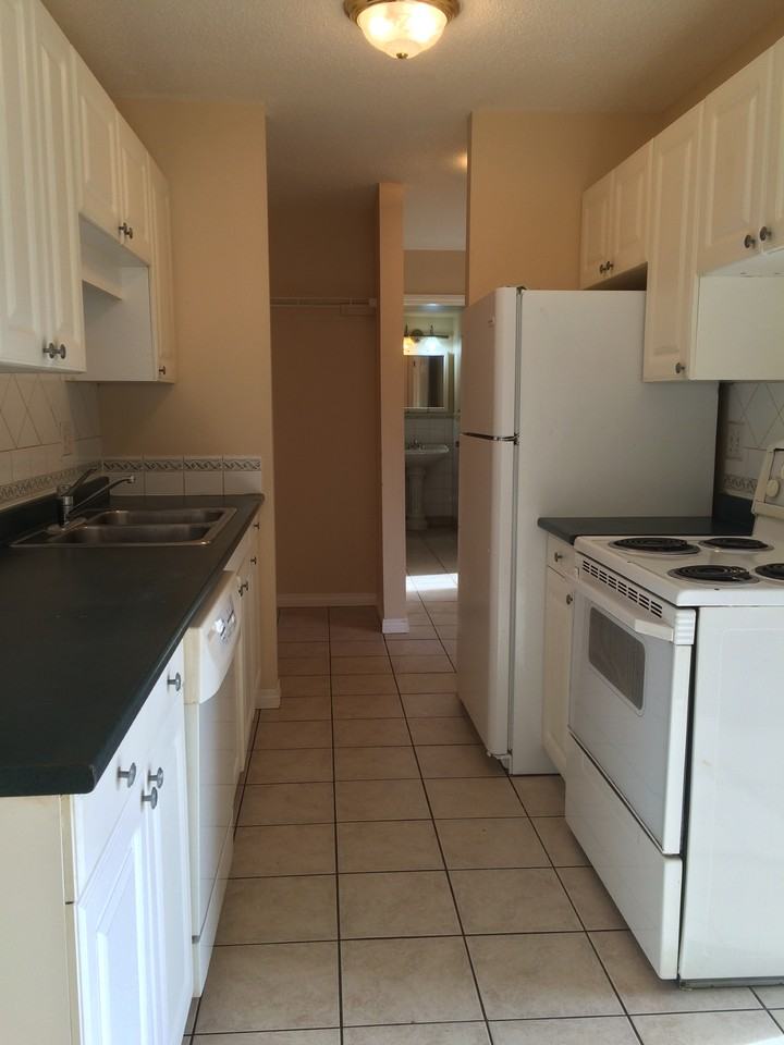 10325 156 St Nw - Photo 3 of 10