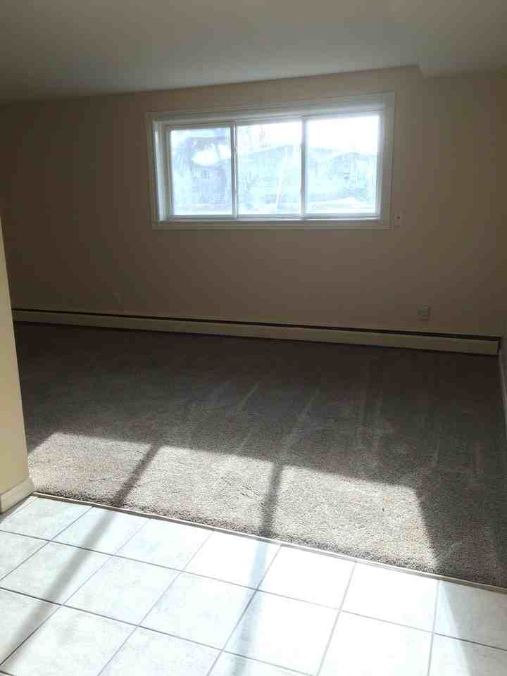 10325 156 St Nw - Photo 4 of 10