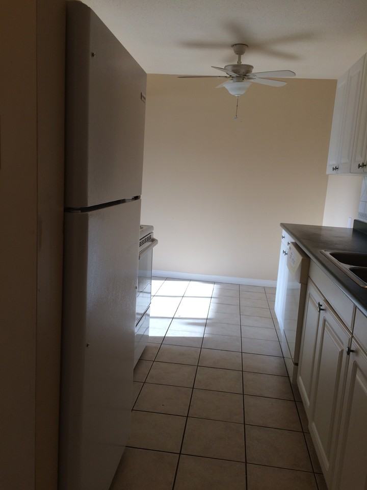 10325 156 St Nw - Photo 5 of 10