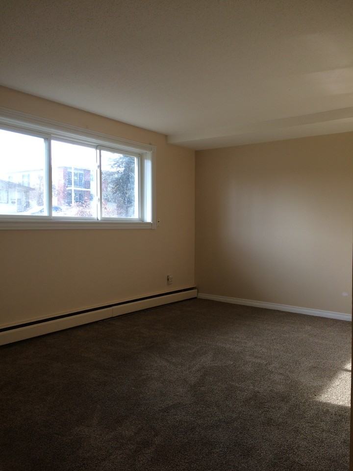 10325 156 St Nw - Photo 6 of 10