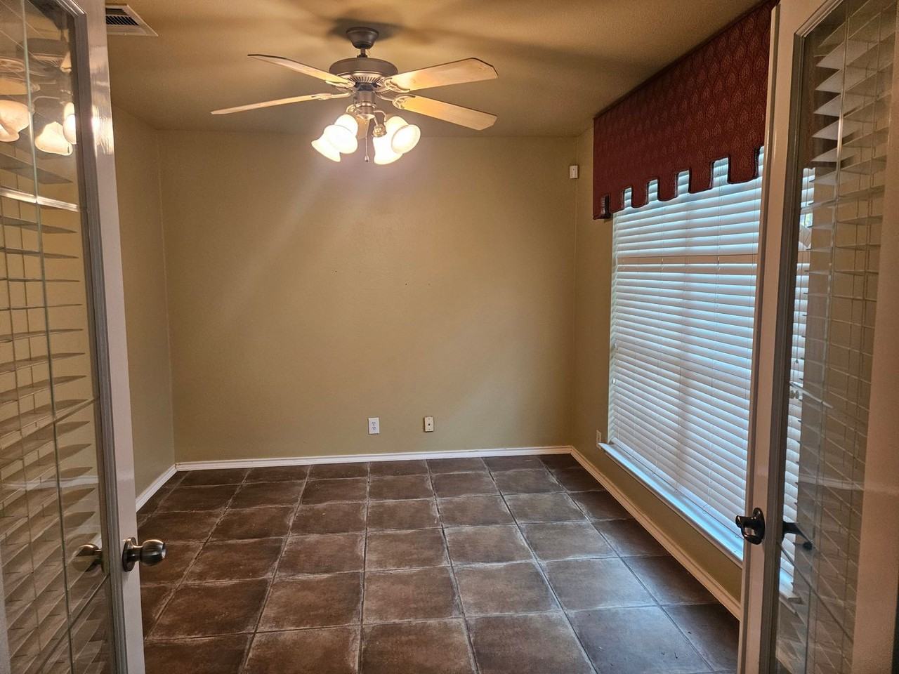 6721 Biscay Hbr - Photo 4 of 32