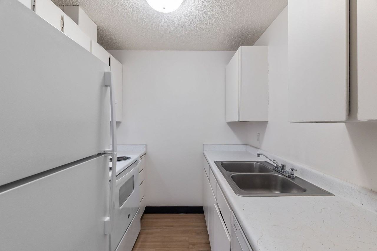 Centralian Apts - Photo 2 of 26