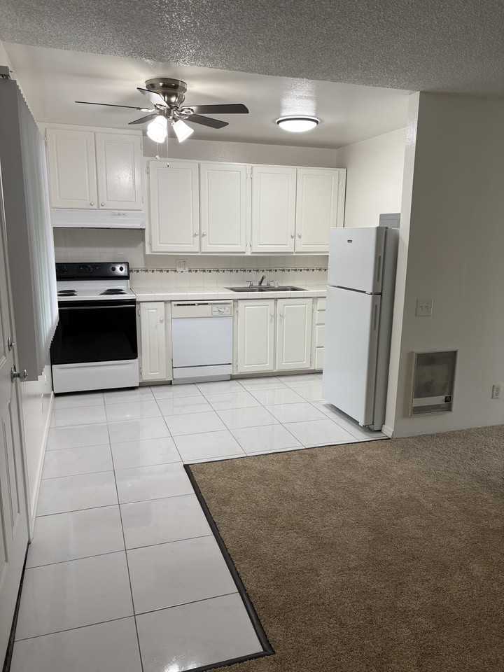 2117 Elden Ave #2117-25 - Photo 5 of 12