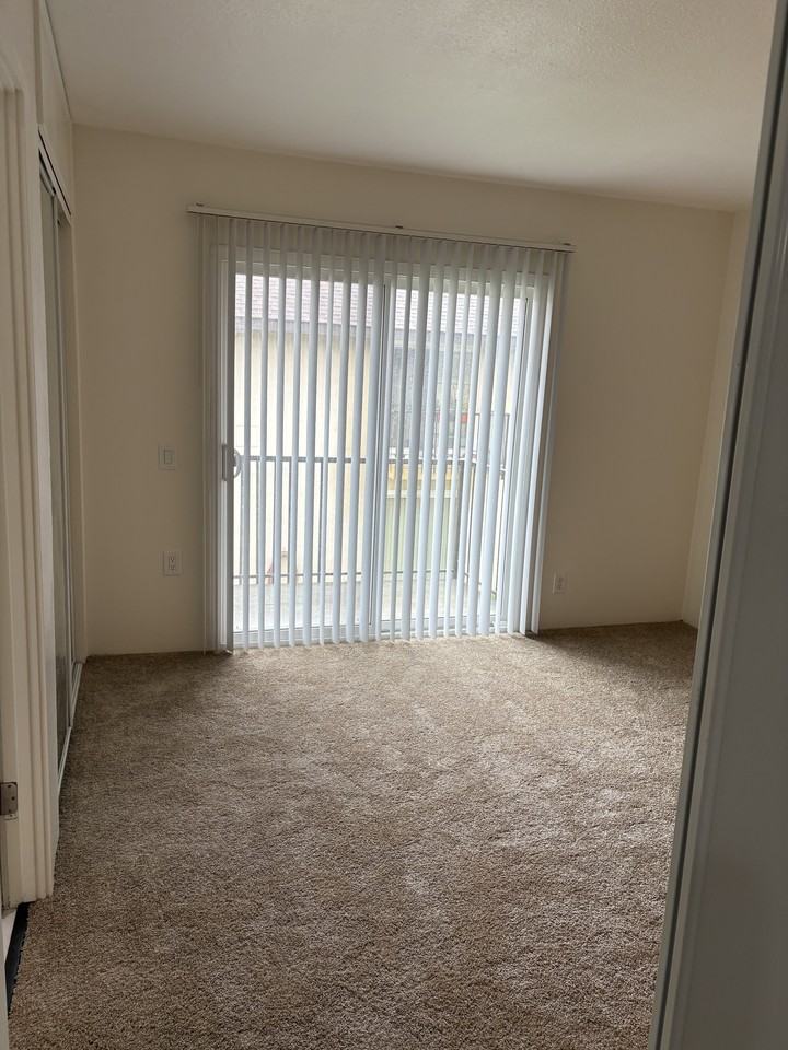 2117 Elden Ave #2117-25 - Photo 6 of 12