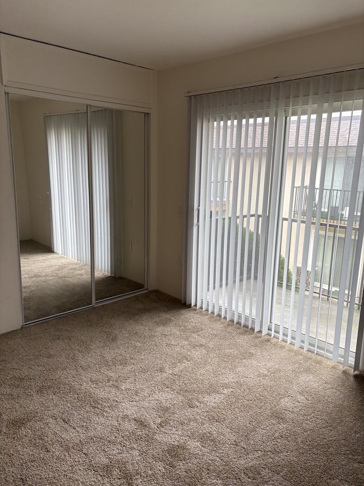 2117 Elden Ave #2117-25 - Photo 7 of 12