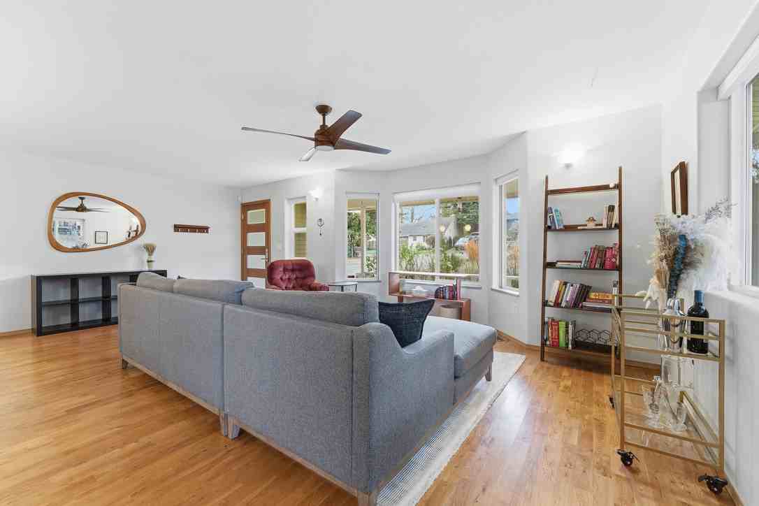 5003 Ne Mason St #1 - Photo 3 of 24