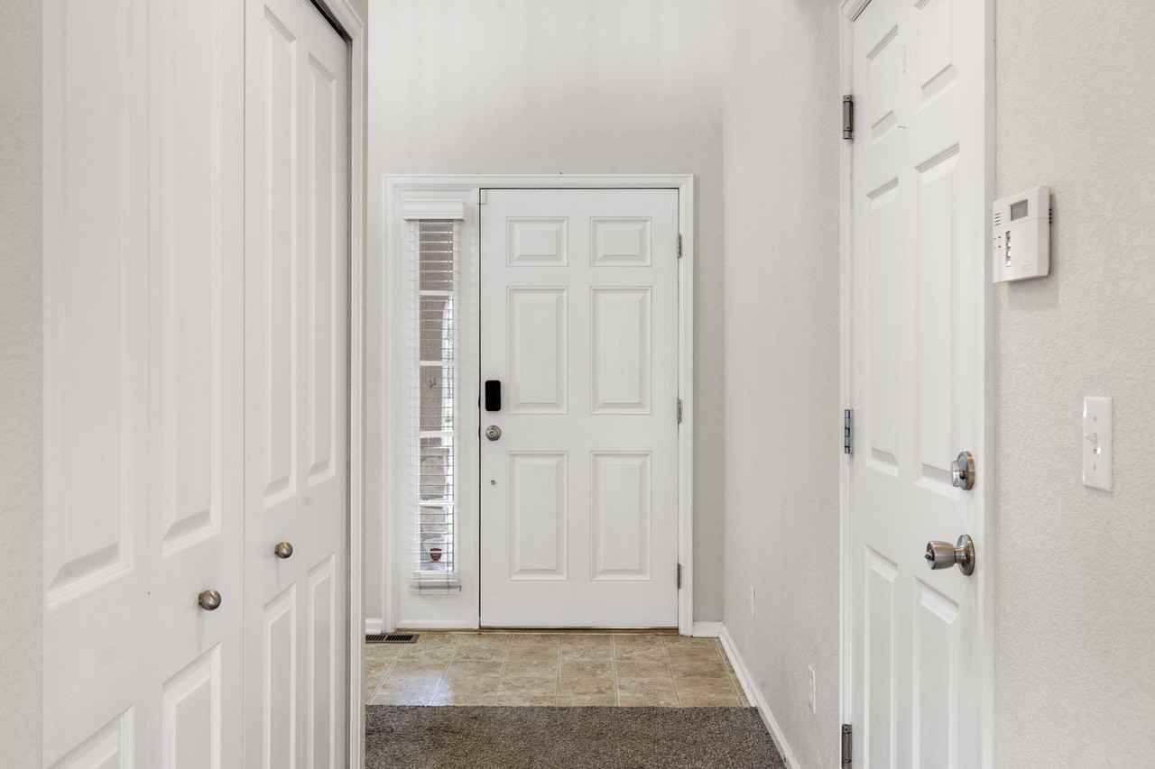 815 Fire Rock Pl #1 - Photo 4 of 25