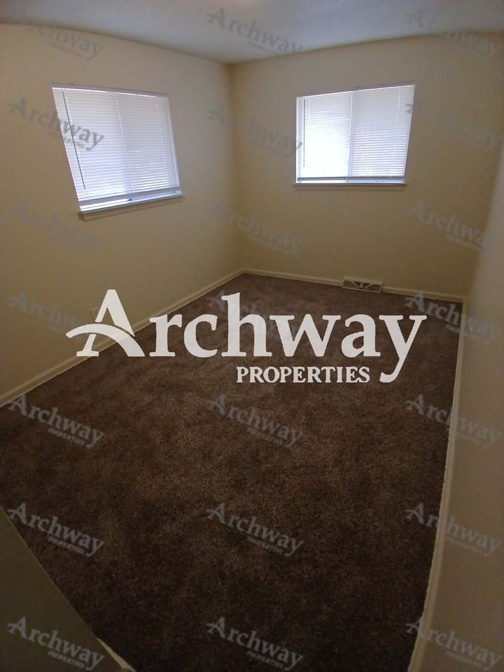 5634 Lathrop Ave #NA - Photo 4 of 9