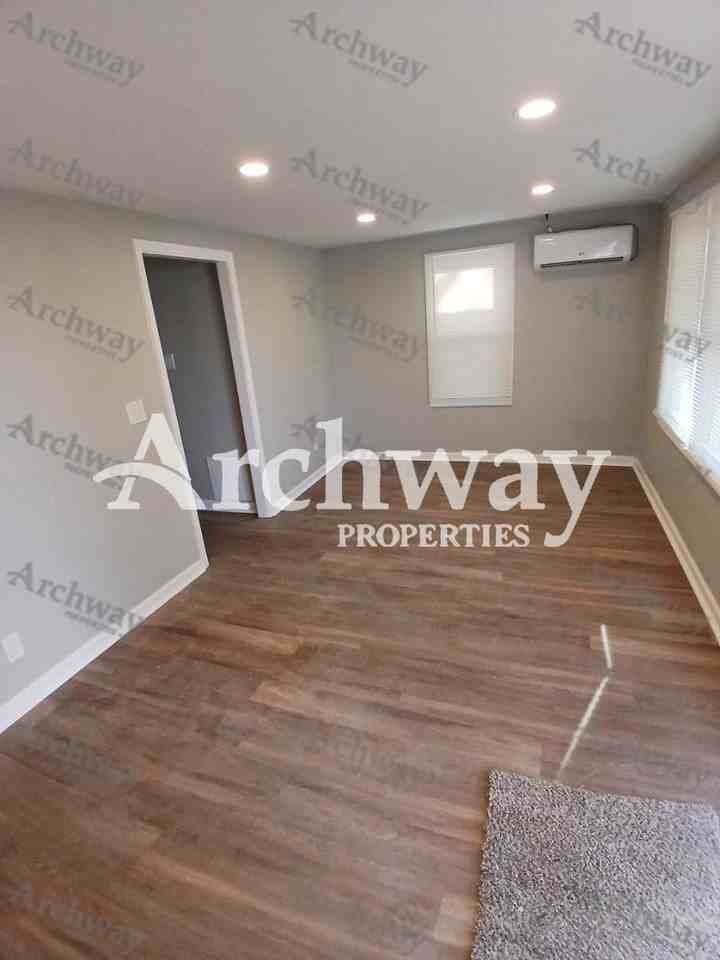 913 S 11th St #NA - Photo 2 of 8