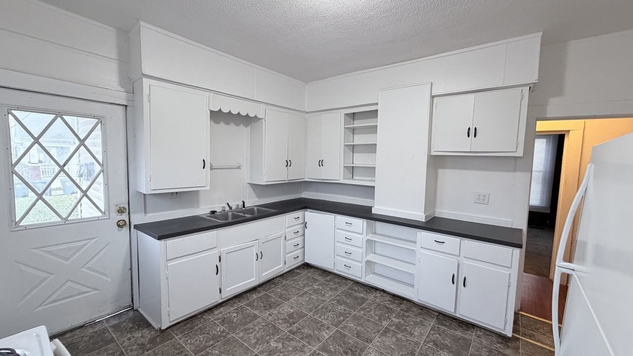 1600 S Linwood Ave #A - Photo 4 of 14