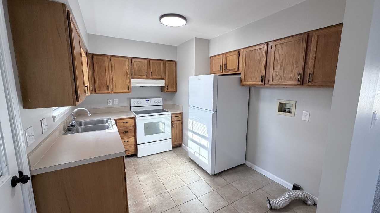 2101 Cass Ave - Photo 4 of 9