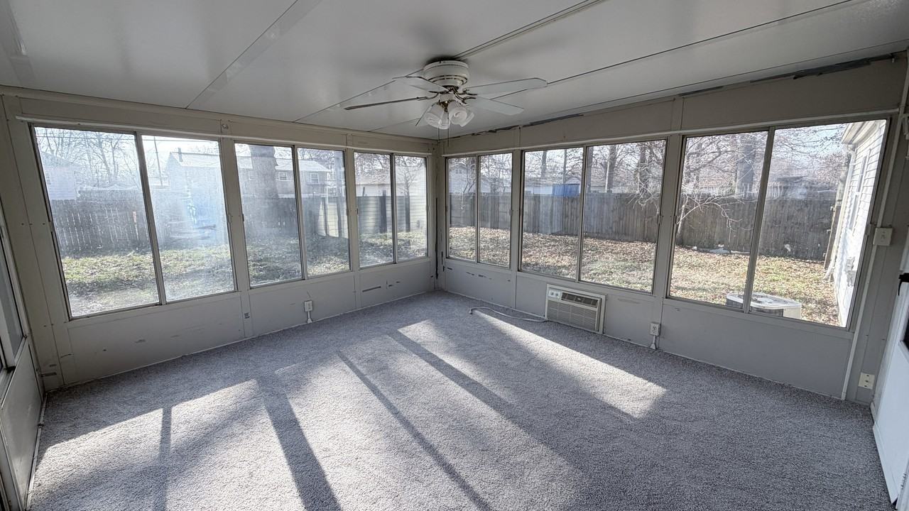 2101 Cass Ave - Photo 5 of 9