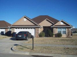 featured image of 20 E 9th St