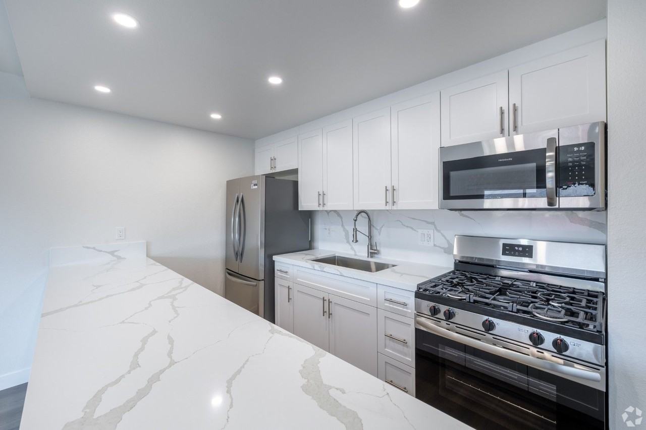 Enclave 693 - Photo 4 of 16